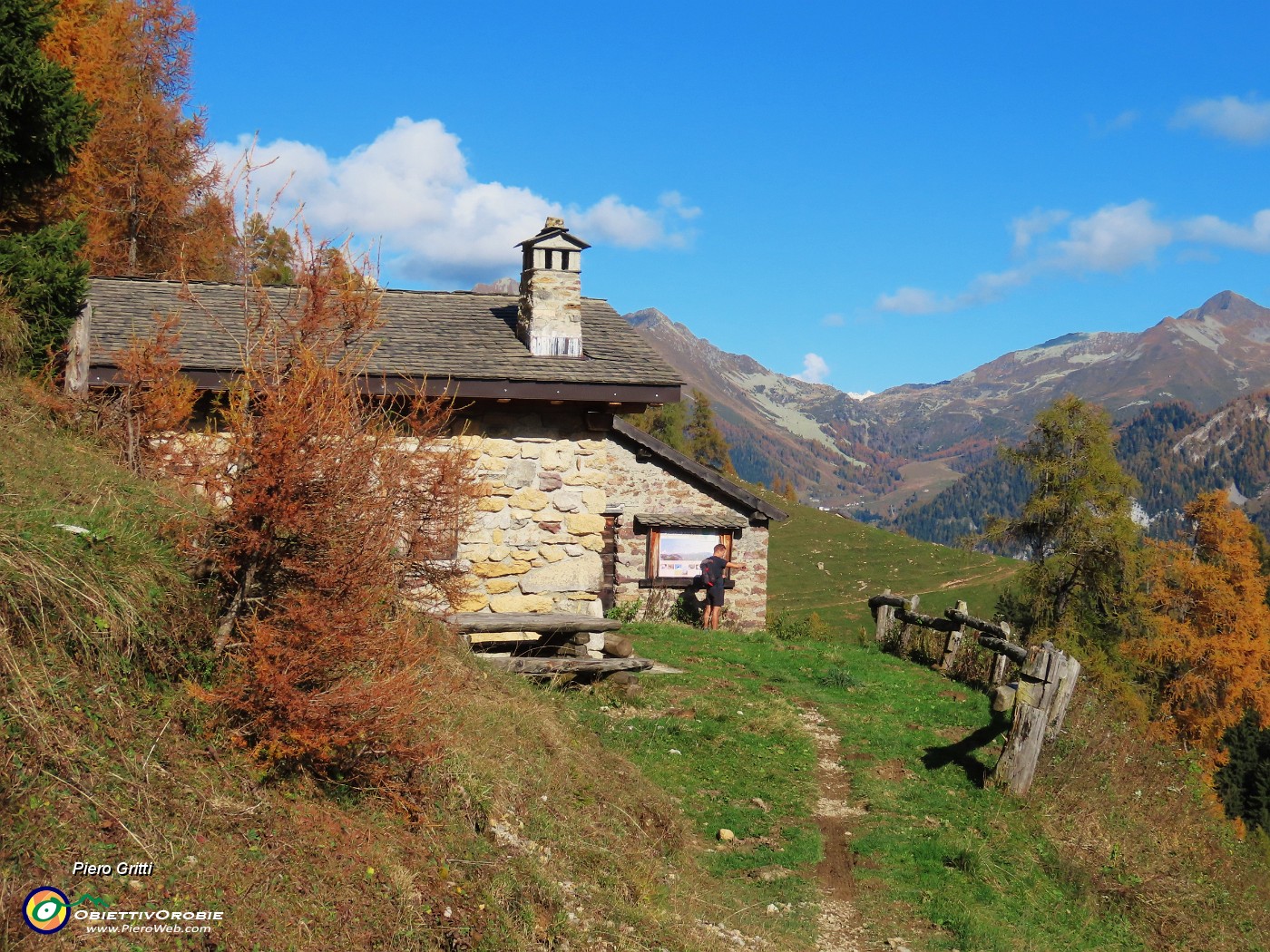 35 Splendenti larici in veste autunnale alla Baitelli (1748 m).JPG